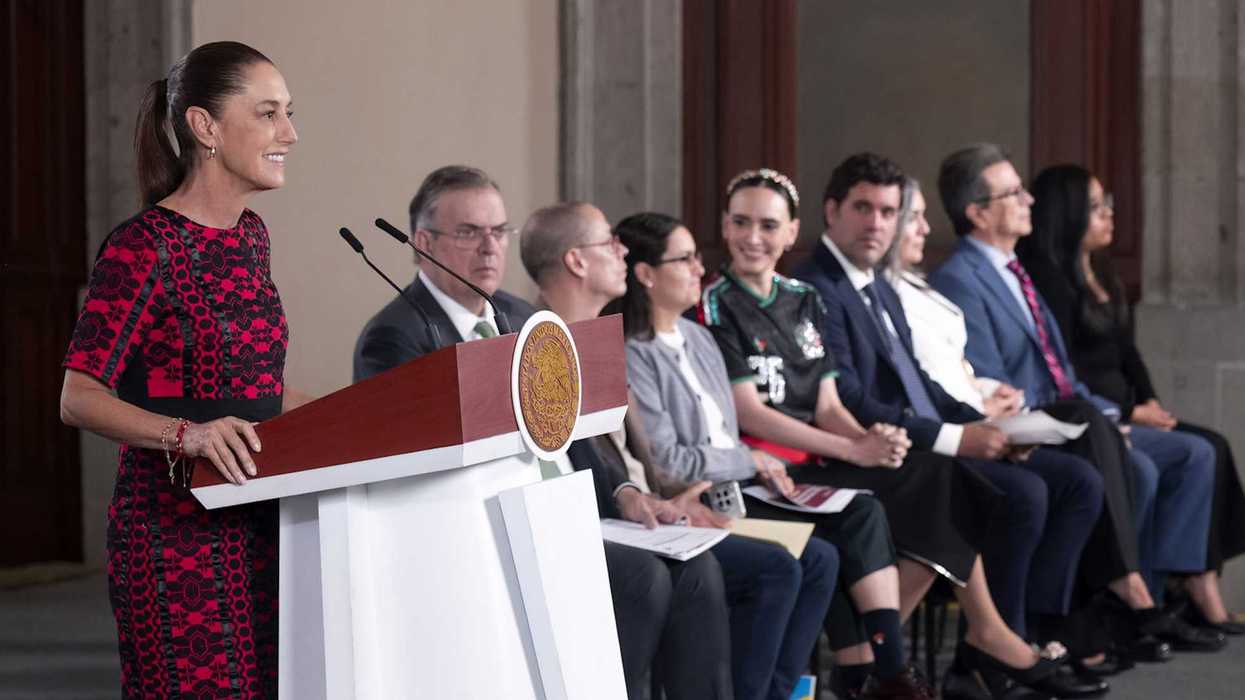 Claudia Sheinbaum habla sobre inflación en México durante conferencia en Palacio Nacional.