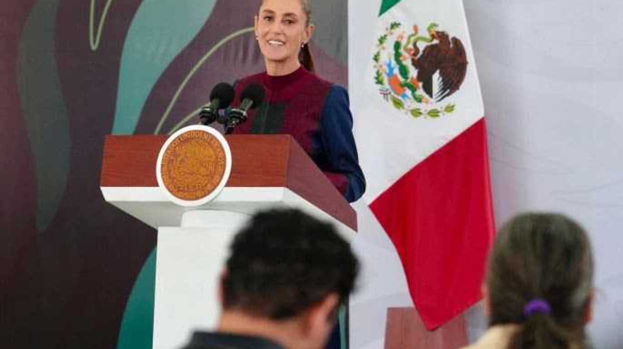 Claudia Sheinbaum Pardo en podio durante conferencia matutina sobre reducción de homicidios en Zacatecas