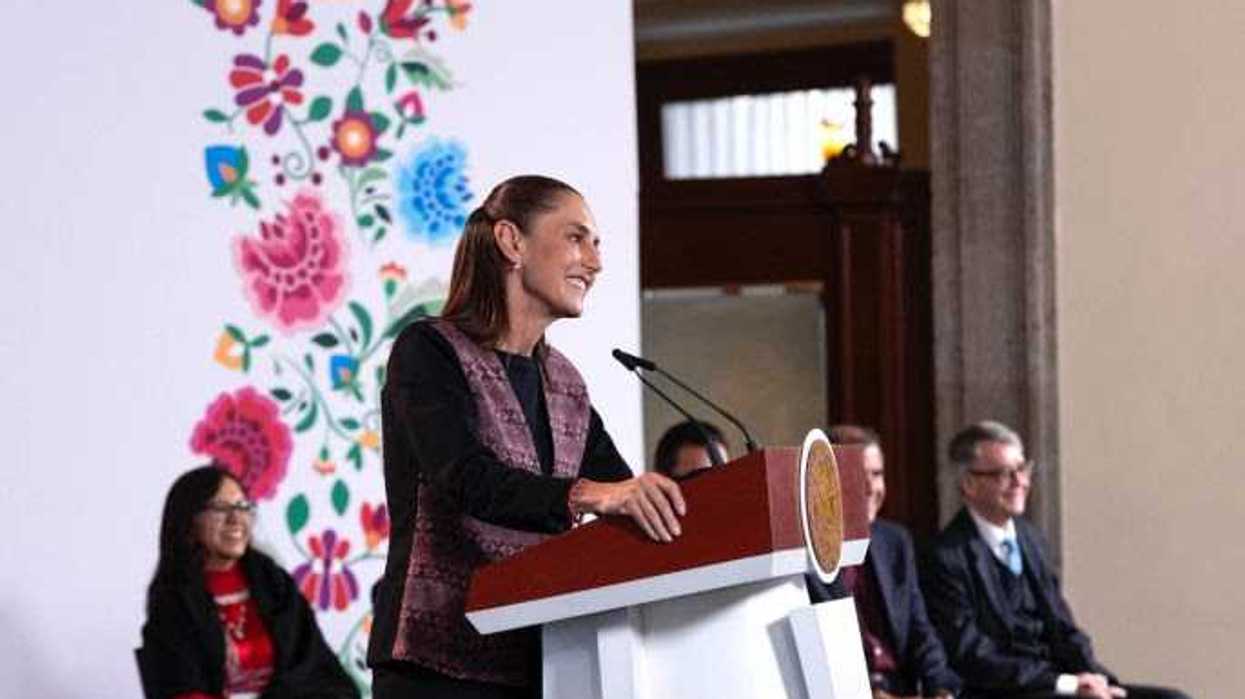 Claudia Sheinbaum Pardo habla desde el podio durante la conferencia matutina sobre los Programas para el Bienestar, septiembre 2026