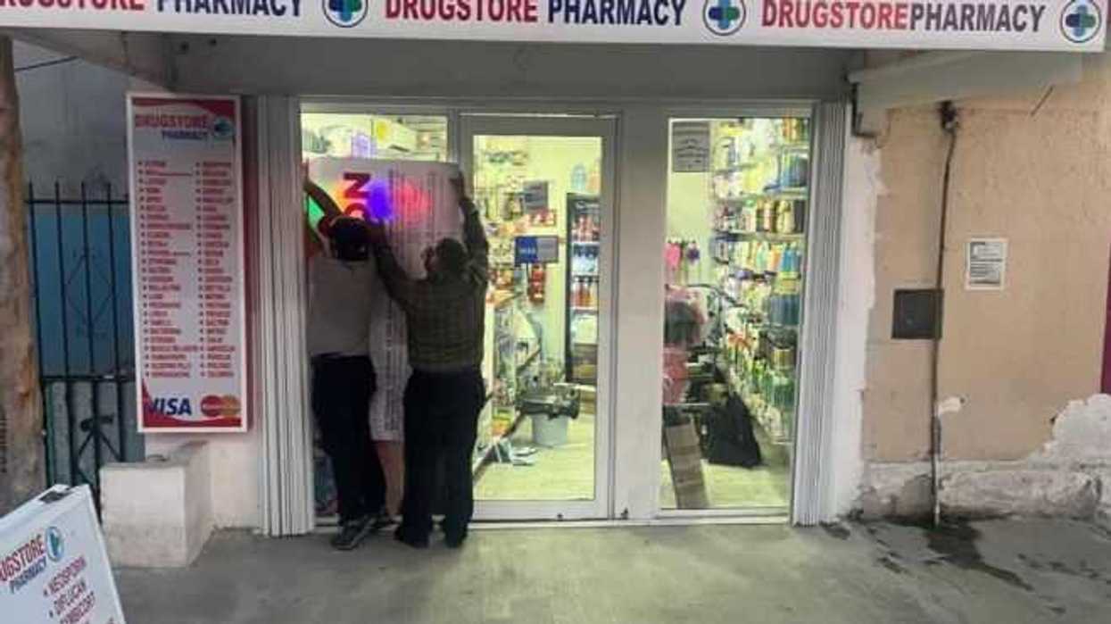 Clausuran 23 farmacias por venta de medicinas falsas en Quintana Roo.
