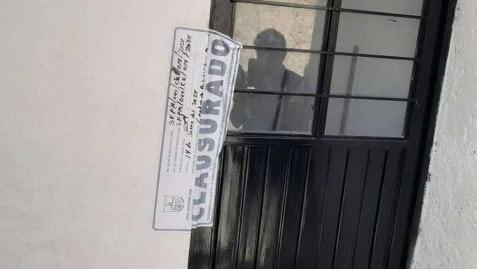 Clausuran anexo Grupo Miranda en San Juan del Río.