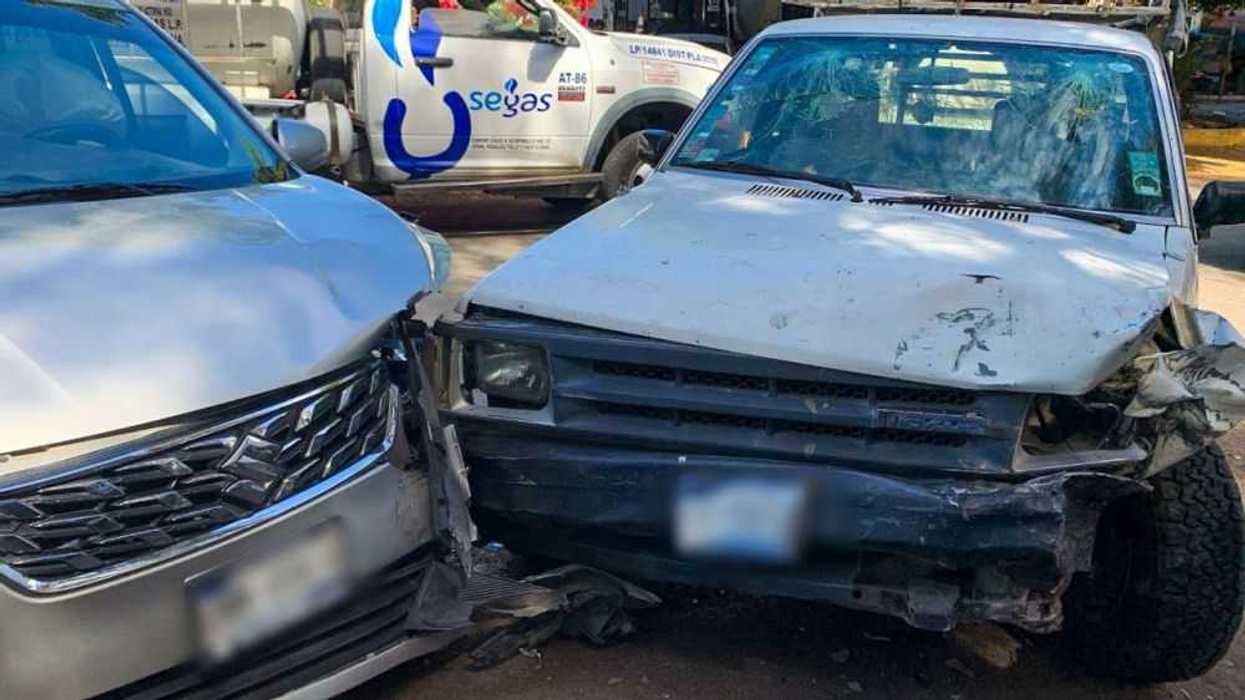 Colisión entre dos vehículos en la colonia San Antonio de la Punta.