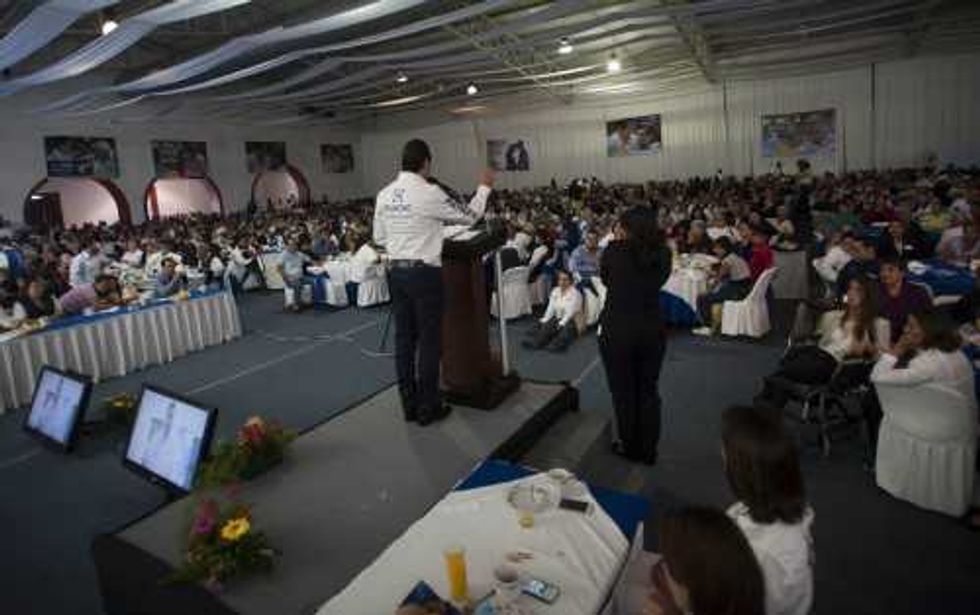 Compromete Pancho Domínguez transporte gratuito a adultos mayores en Querétaro