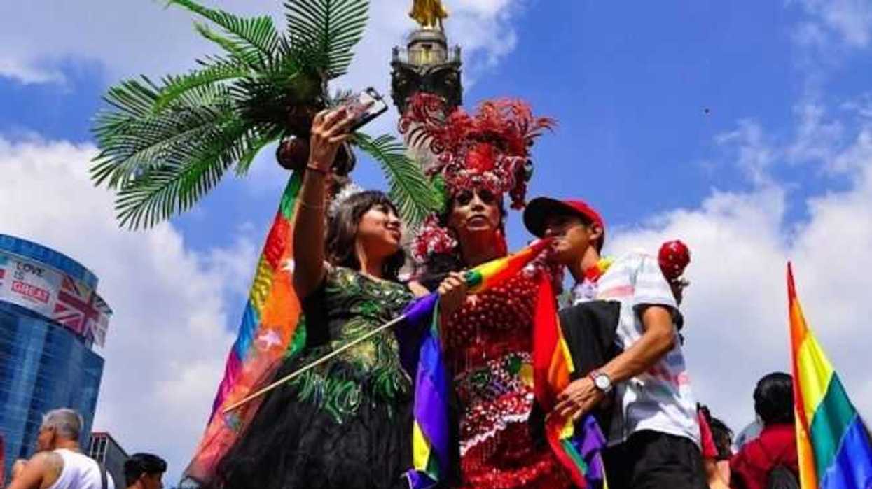 comunidad-lgbt-clama-respeto-y-tolerancia-en-marcha-del-orgullo