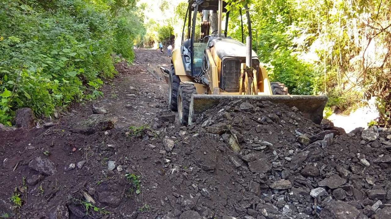 Comunidades de Sierra Queretana requieren rehabilitación de kilómetros de caminos lastimados para mejorar conectividad y acceso a servicios básicos.