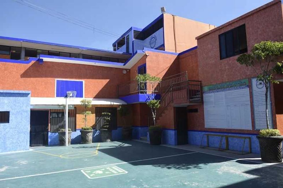 con 22 anos de experiencia colegio conin recibe a jovenes estudiantes