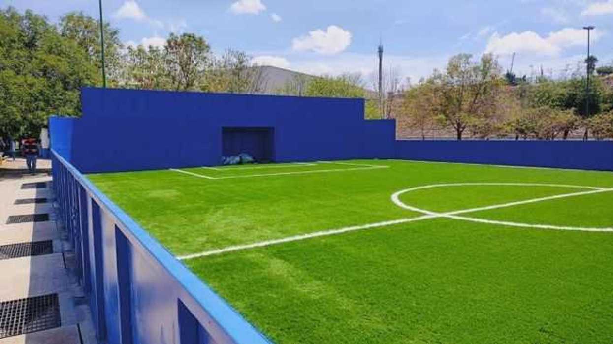 Concluyen mejoras en cancha de futbol de Granjas Banthí, San Juan del Río.