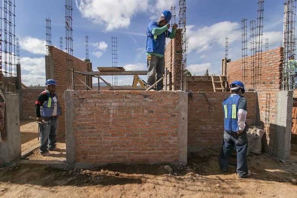 construye memo vega casa de salud en arcila san juan del rio 1