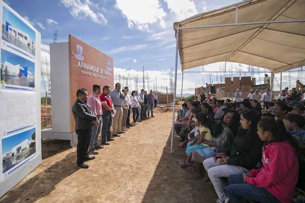 construye memo vega casa de salud en arcila san juan del rio 2