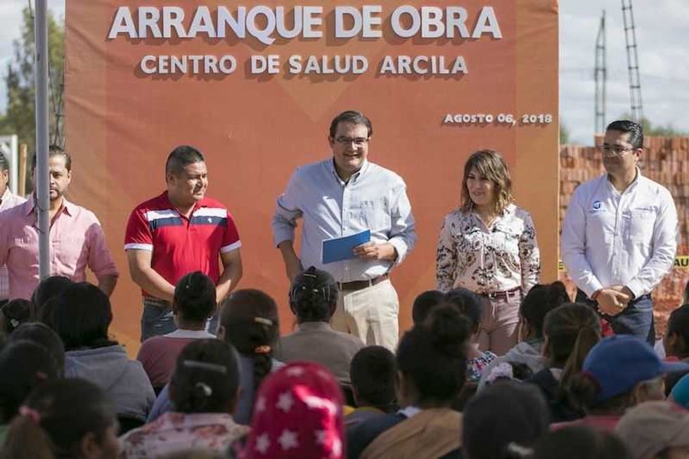 construye memo vega casa de salud en arcila san juan del rio