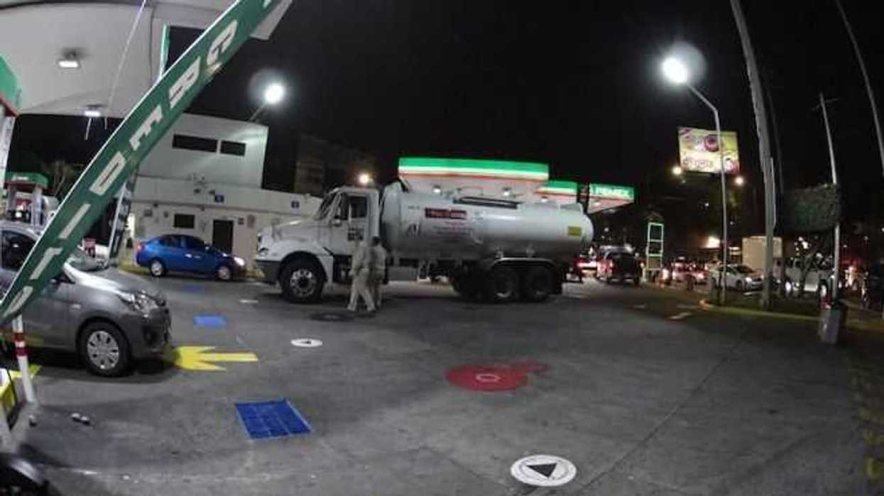 Continúa el abasto de gasolina en las estaciones de Pemex