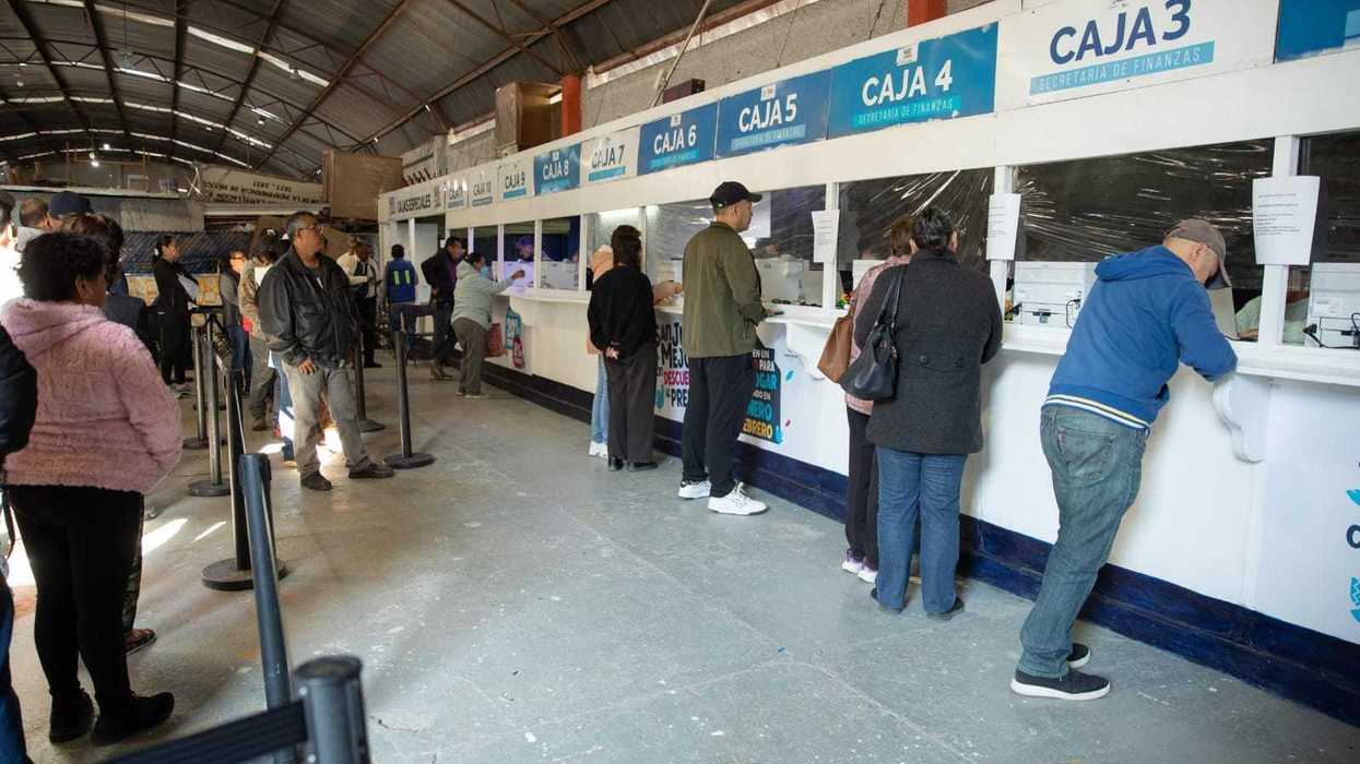 Contribuyentes realizan pago de predial con descuento en San Juan del Río 2026