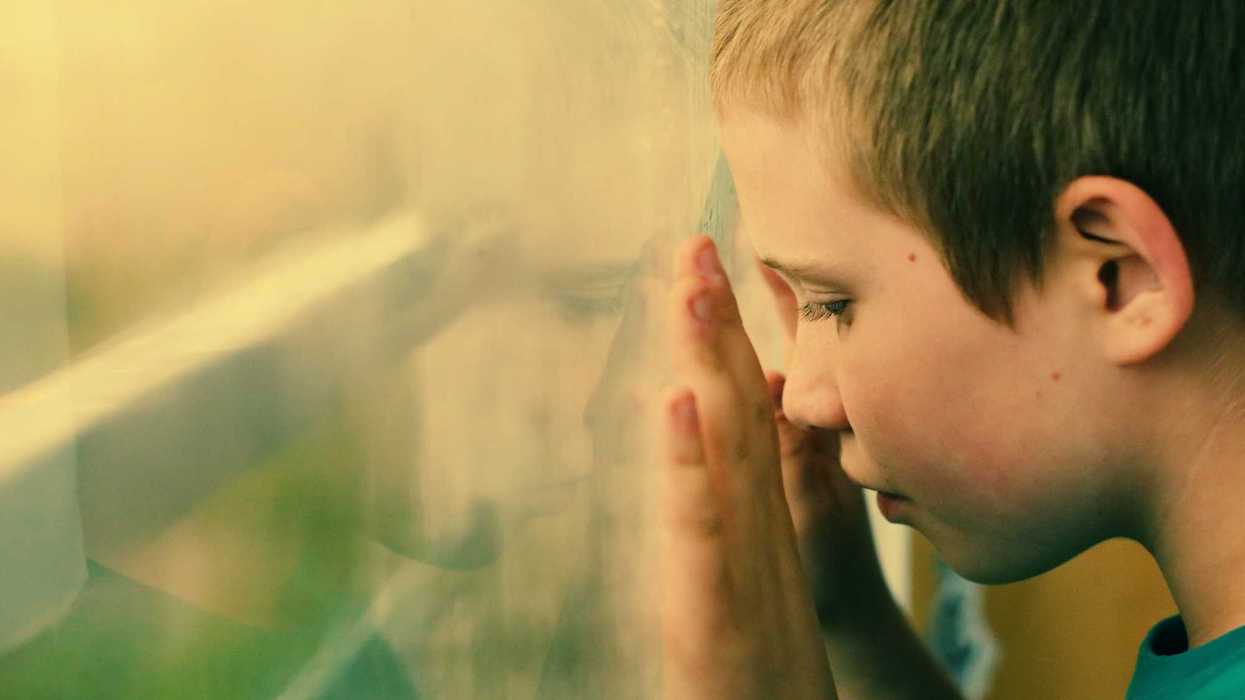 Cordones de identificación del programa Mil Colores para personas con autismo entregados por el DIF municipal de Querétaro