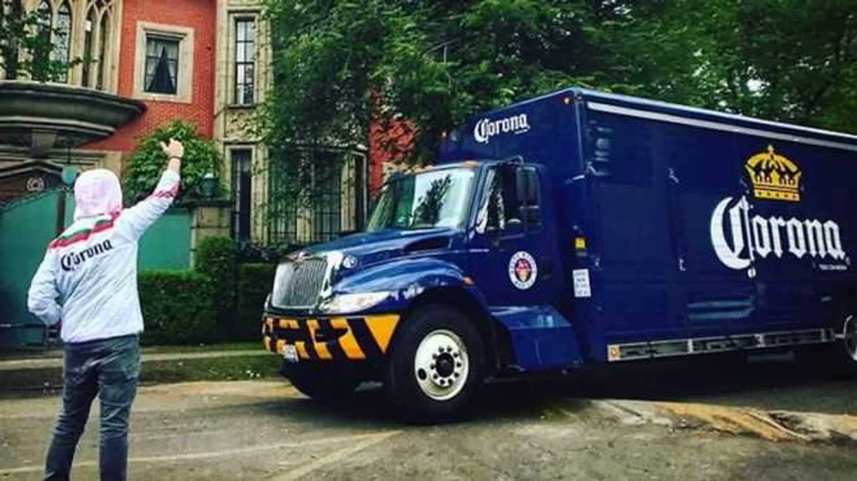 corona-ligth-lanzara-paleta-de-hielo-sabor-cerveza