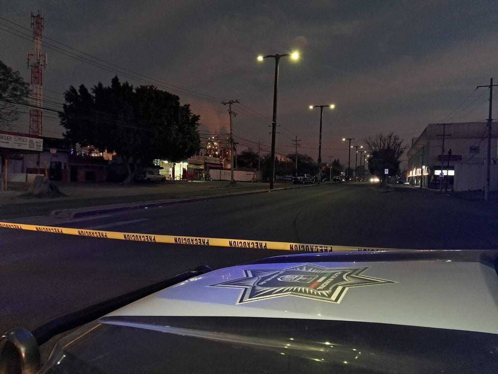 Corporaciones polic\u00edacas acordonan el \u00e1rea tras ataque armado que dej\u00f3 dos traileros decapitados en colonia Valle de Oro.