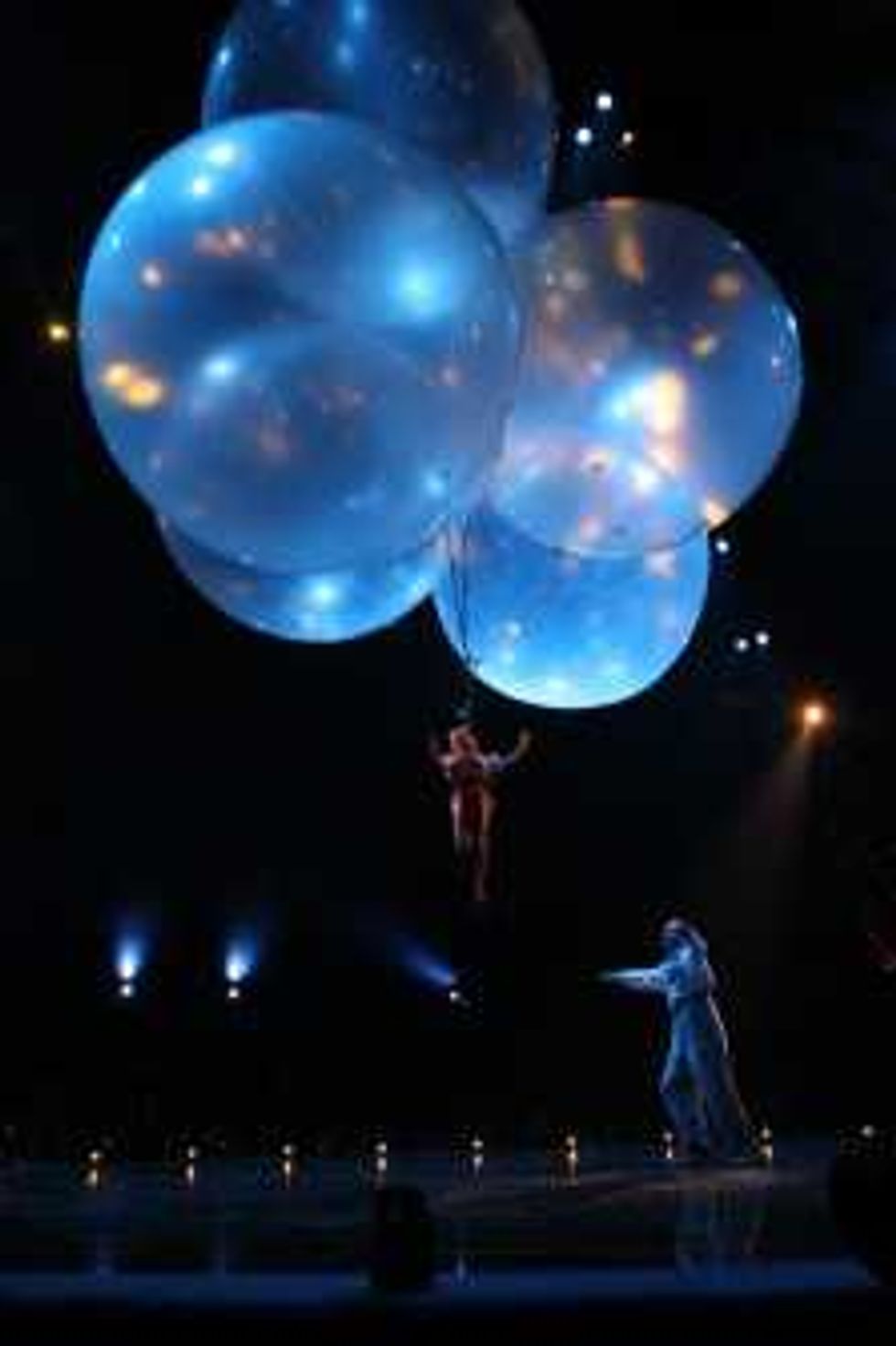 “Corteo” presenta en escena a 60 artistas, siete músicos y cantantes provenientes de varios países. FOTO/NOTIMEX