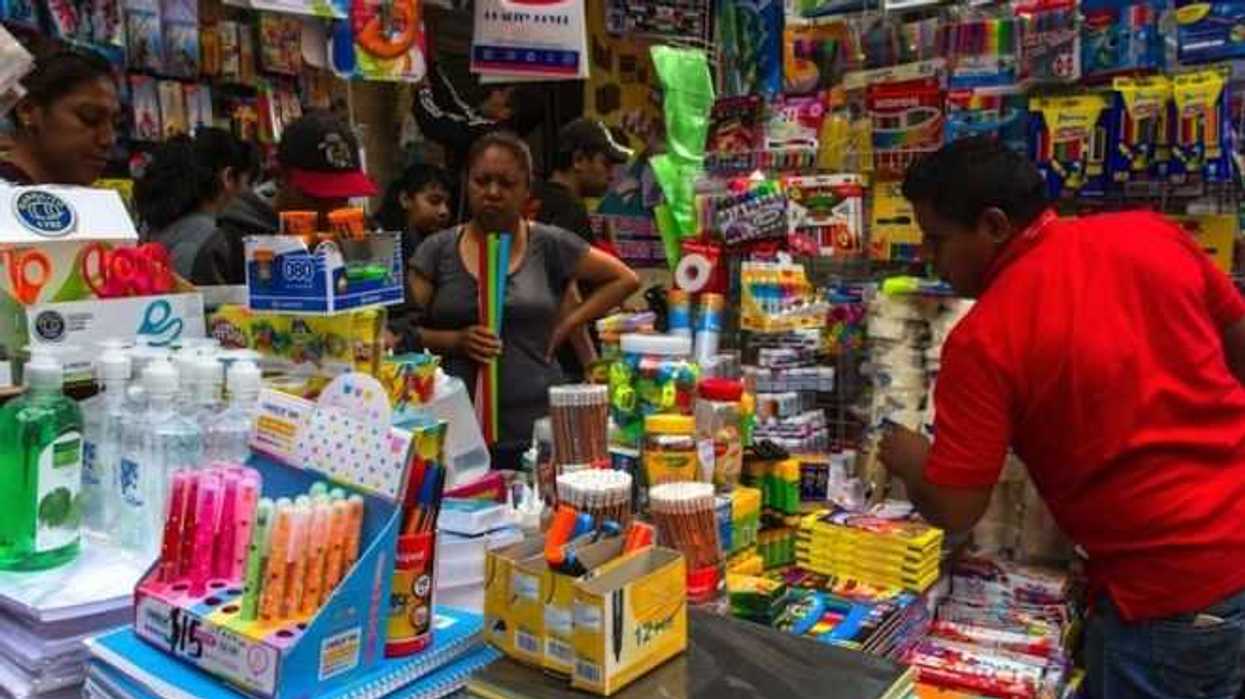 crecen-esfuerzos-de-padres-de-familia-para-las-compras-escolares