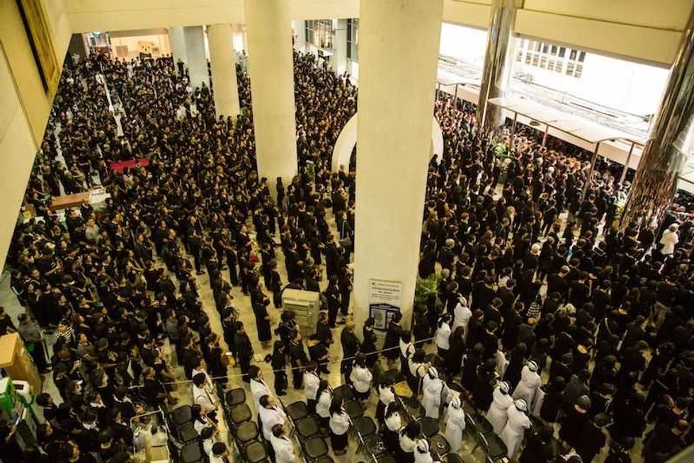 cremacion del rey bhumibol marca fin del luto ano en tailandia