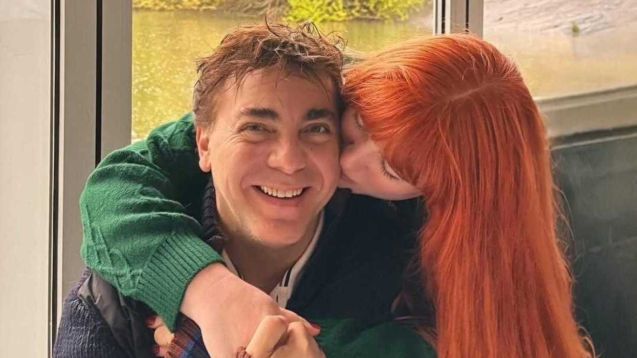 Cristian Castro, cantante mexicano intérprete de Azul, y Victoria Kühne, empresaria regiomontana fundadora de Victoria Records, confirmaron su romance en redes sociales el 26 de abril de 2026