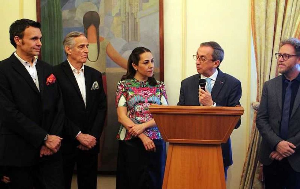 cristina pineda presenta nuevo perfume acapulco en paris