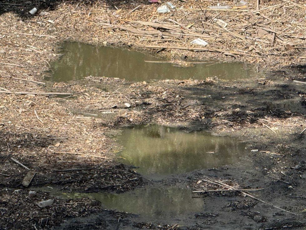 Cuadrillas y maquinaria pesada realizan limpieza del r\u00edo San Juan en Bosques de San Juan del R\u00edo previo a temporada de lluvias