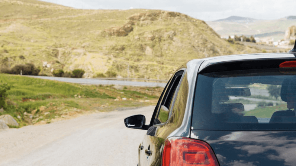 ¿Cuál es el mejor auto para viajar en carretera? Recomendaciones y consejos clave. Fuente: Freepik.