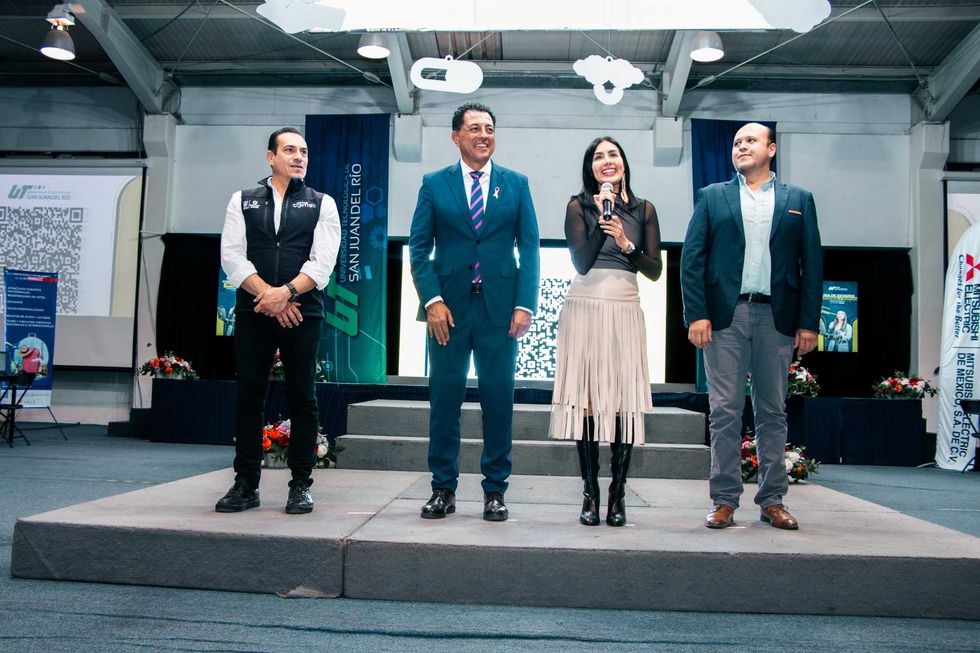 Cuatro personas en el escenario de la Feria de Estad\u00edas Ingenier\u00eda y Empleo Oto\u00f1o 2026 de la UT San Juan, en San Juan del R\u00edo