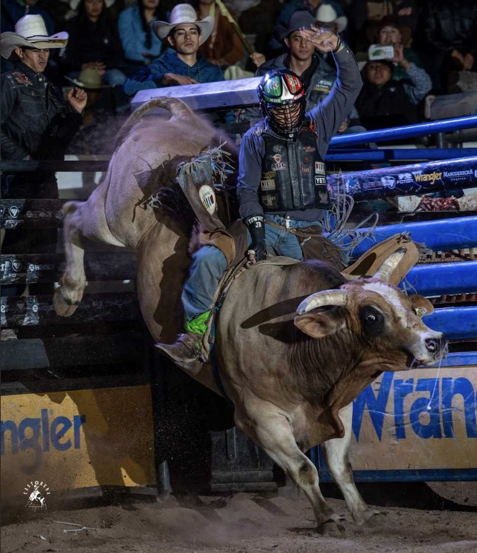 Cuernos Chuecos Tour de Gladiador Plaza de Toros Feria San Juan del R\u00edo 2026 dos fechas