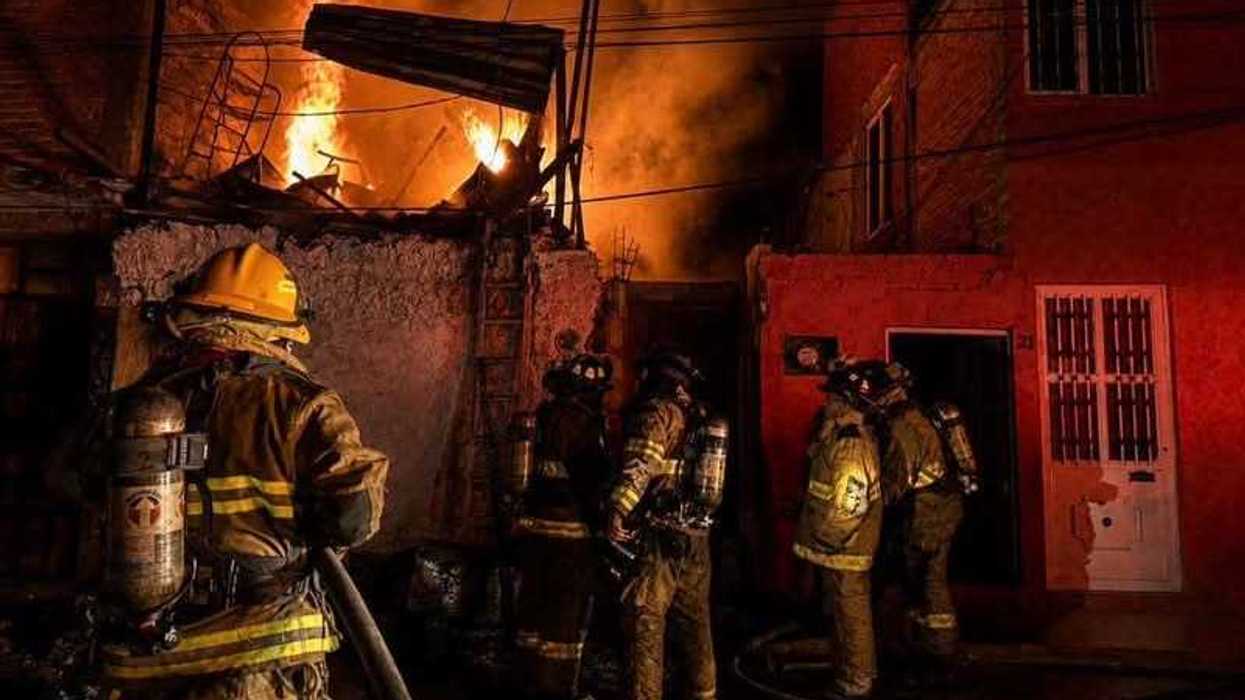 Cuerpos de emergencia atienden incendio en casa habitación del Barrio San Isidro en San Juan del Río
