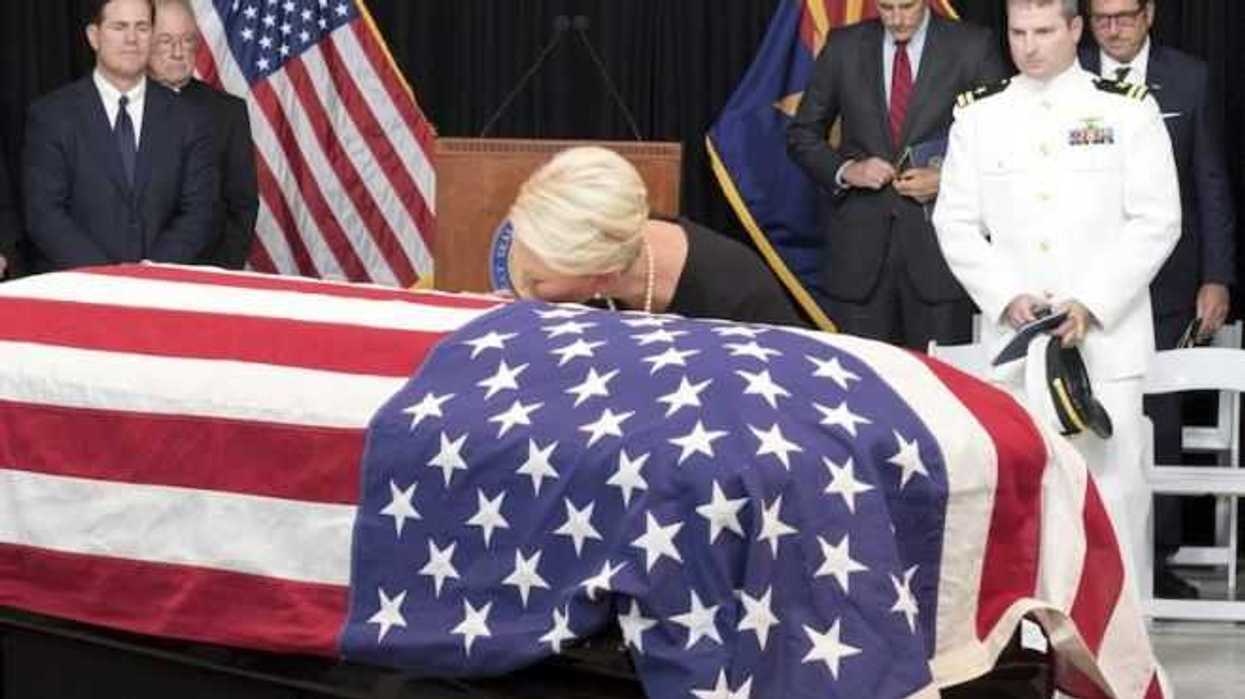 culminan-ceremonias-para-despedir-al-senador-john-mccain.jpg