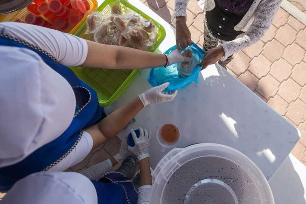 Cumplió Memo Vega con desayunadores