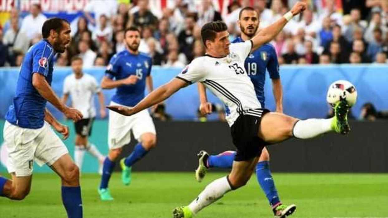 delantero-mario-gomez