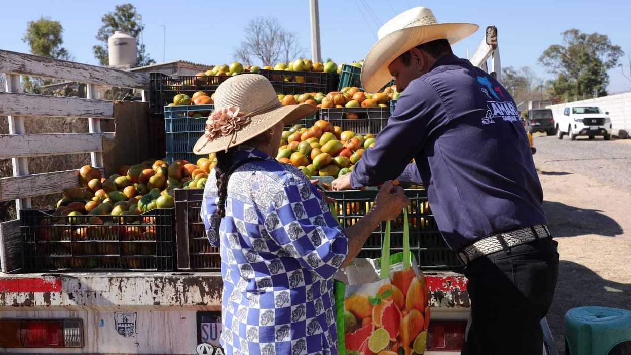 Dependencias municipales de San Juan del Río brindan atención a habitantes de Estancia de Bordos durante programa Miércoles en comunidad