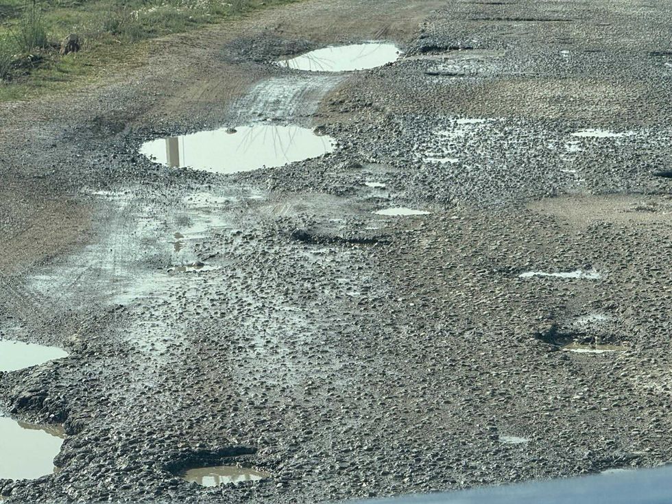 Desastre carretero con baches profundos en Las Cruces-Polotitl\u00e1n entre Nopala de Villagr\u00e1n Hidalgo y Estado de M\u00e9xico