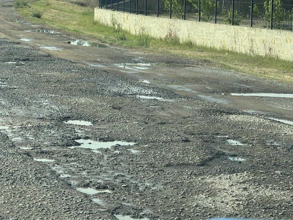 Desastre carretero con baches profundos en Las Cruces-Polotitl\u00e1n entre Nopala de Villagr\u00e1n Hidalgo y Estado de M\u00e9xico