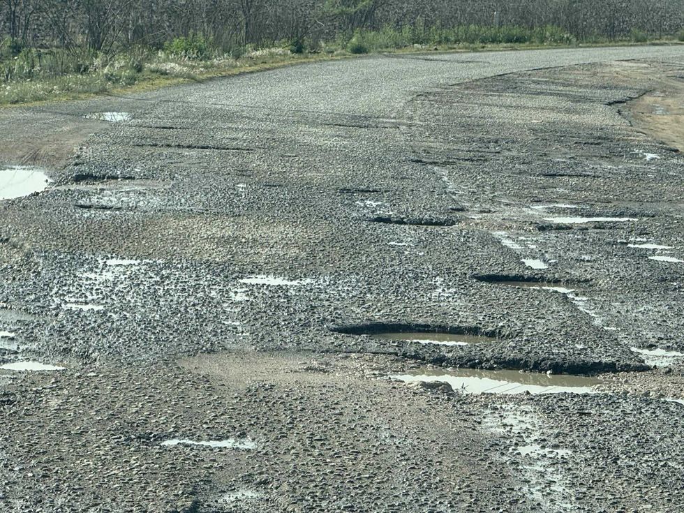 Desastre carretero con baches profundos en Las Cruces-Polotitl\u00e1n entre Nopala de Villagr\u00e1n Hidalgo y Estado de M\u00e9xico