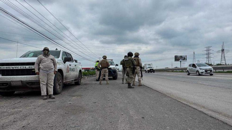 Descubren nueva toma clandestina en autopista México-Querétaro.