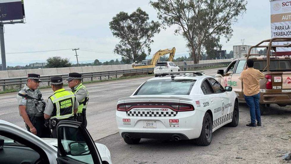 Descubren nueva toma clandestina en autopista México-Querétaro.