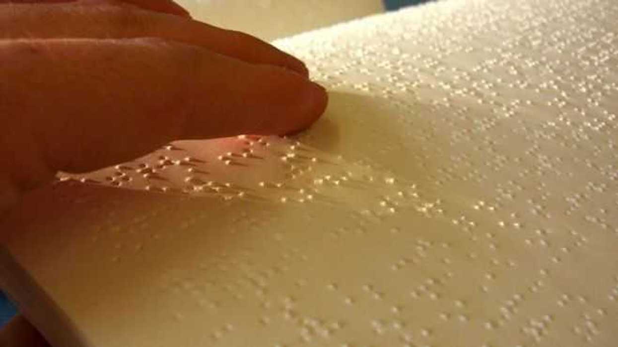 desempolvan-libros-de-ensenanza-de-braille-en-corregidora-queretaro