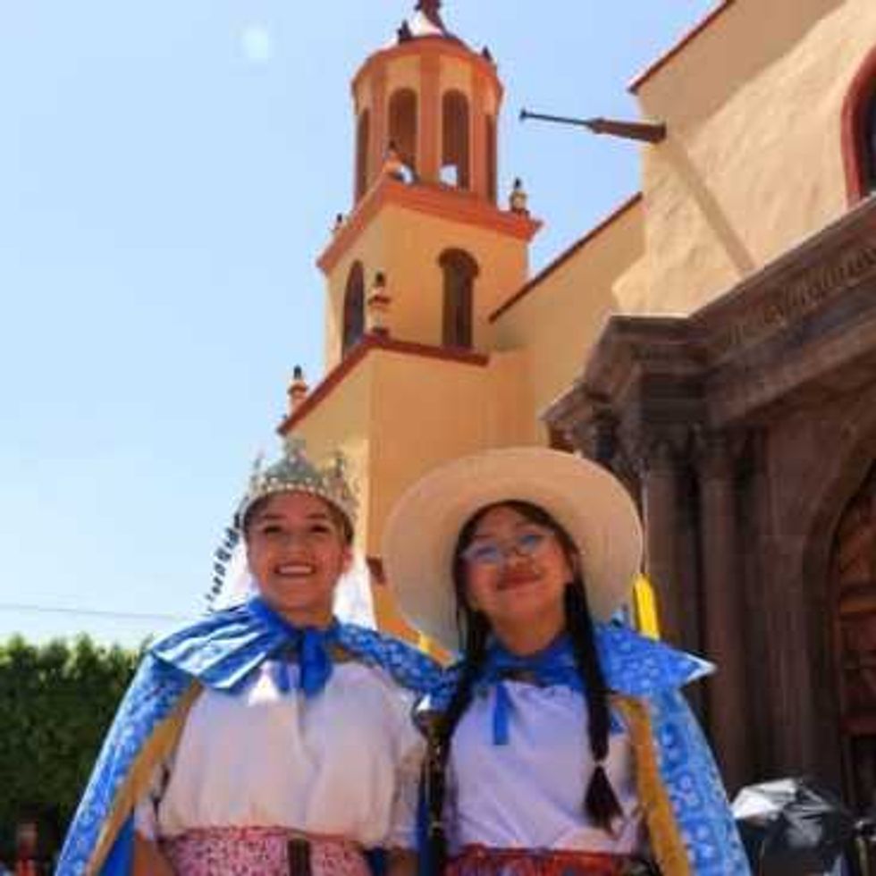 Desfile de tractores y shitases en honor a San Isidro Labrador en el Barrio San Isidro de San Juan del R\u00edo, Quer\u00e9taro