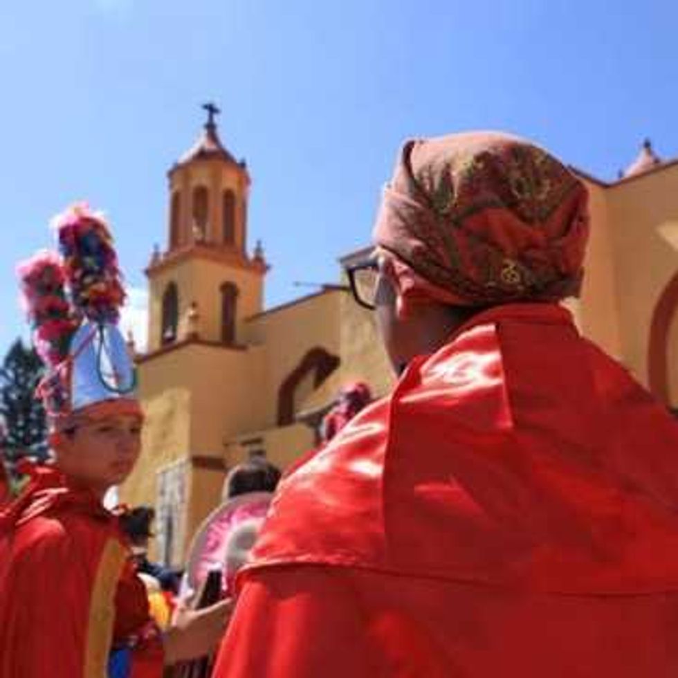 Desfile de tractores y shitases en honor a San Isidro Labrador en el Barrio San Isidro de San Juan del R\u00edo, Quer\u00e9taro