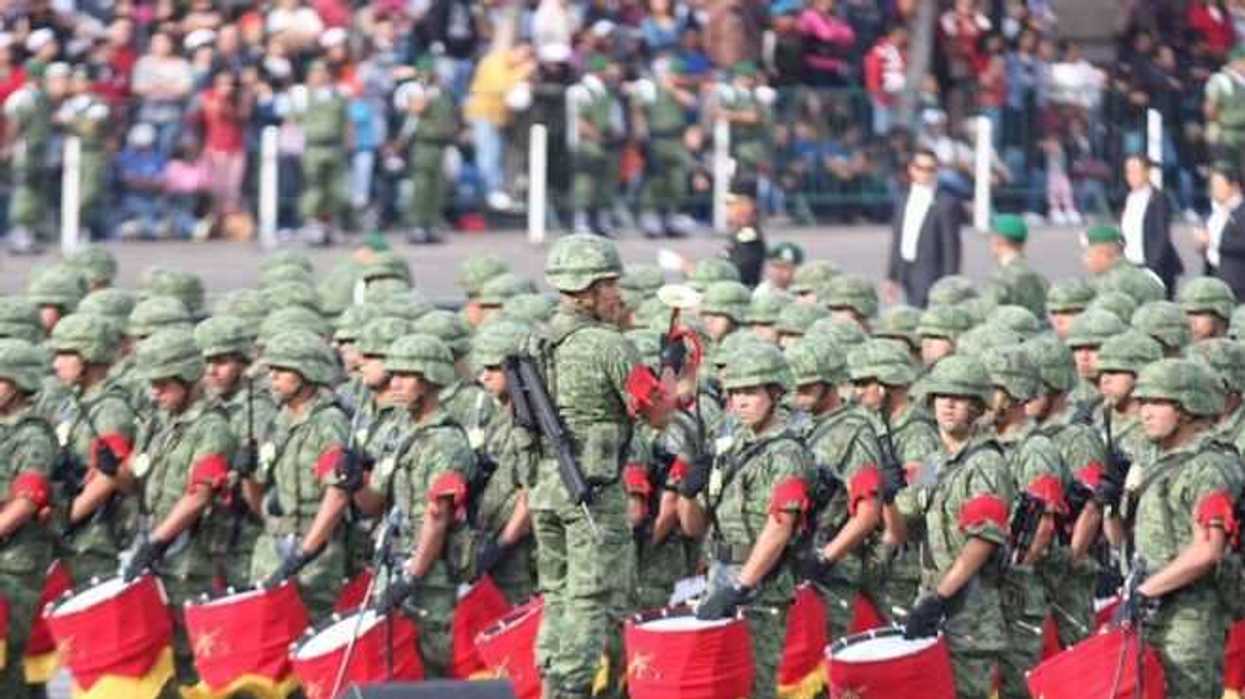 desfile-militar-dedicado-a-damnificados-oaxaca-chiapas