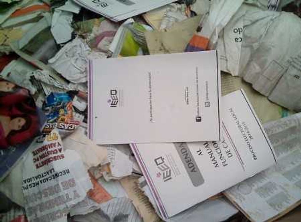 Destruccion de material electoral del INE.