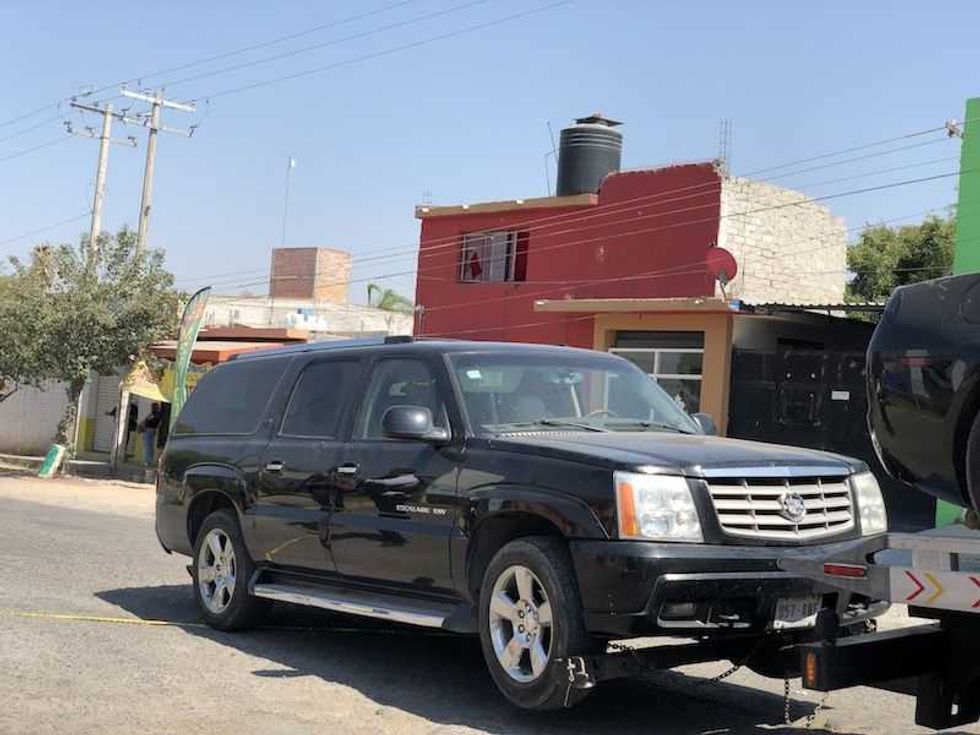 detenidos armas y cuatro vehiculos asegurados durante cateo de fiscalia 1