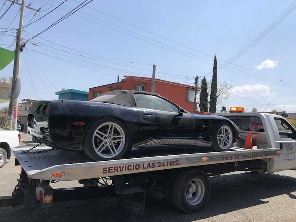 detenidos armas y cuatro vehiculos asegurados durante cateo de fiscalia 3