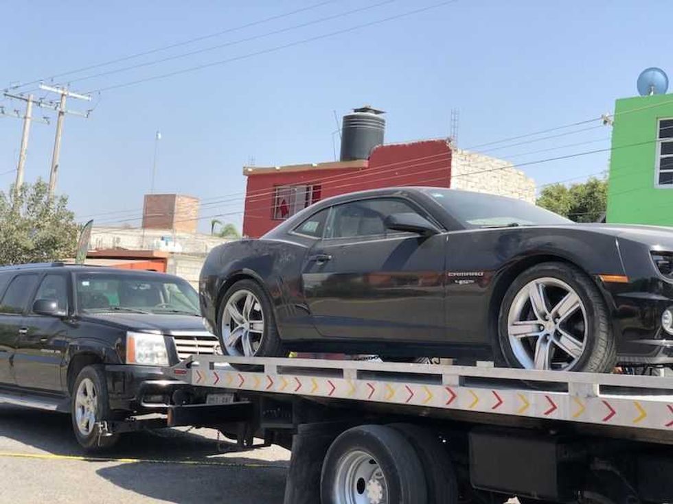 detenidos armas y cuatro vehiculos asegurados durante cateo de fiscalia