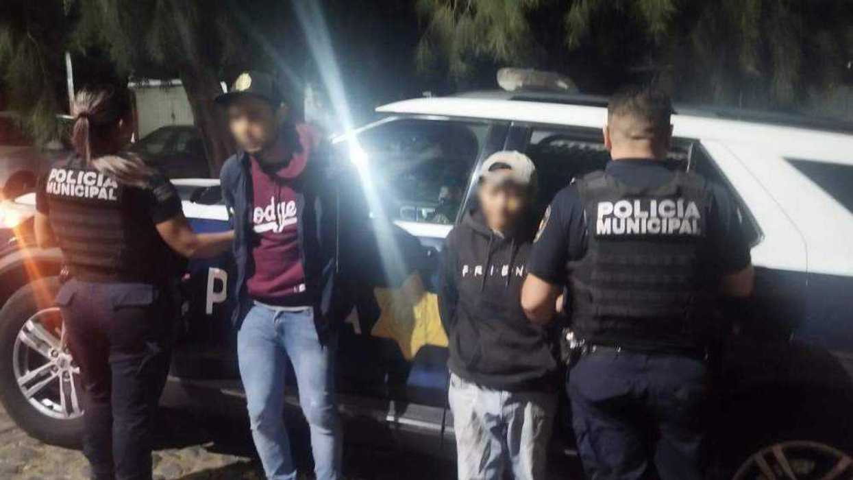 Detienen a dos sospechosos tras robo de vehículo en El Rocío.