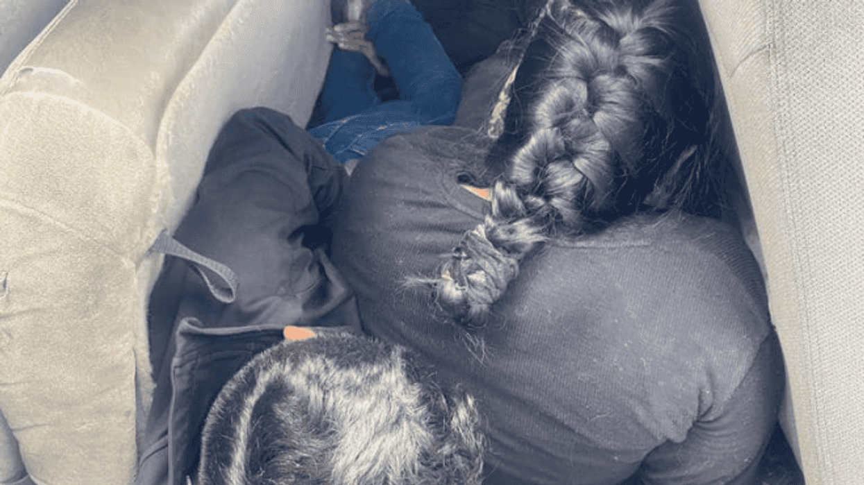 Detienen a guatemalteco en EU; intentaba contrabandear inmigrantes indocumentados.