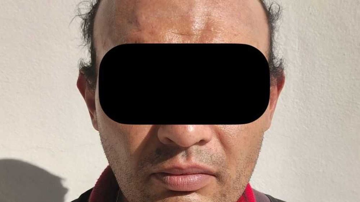 Detienen a hombre por presunto robo en supermercado en San Juan del Río.