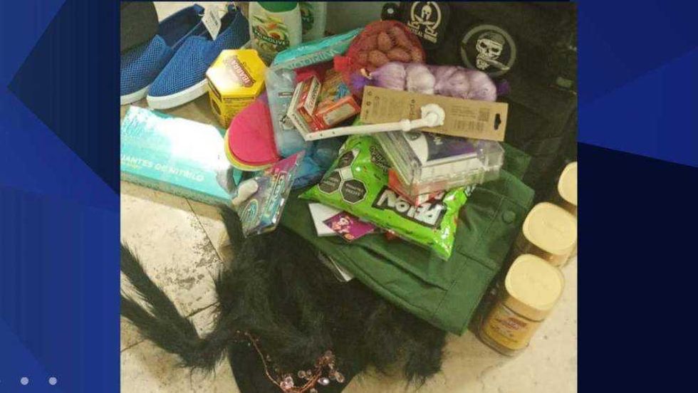 Detienen a mujer por presunto robo en tienda departamental de San Juan del Río.